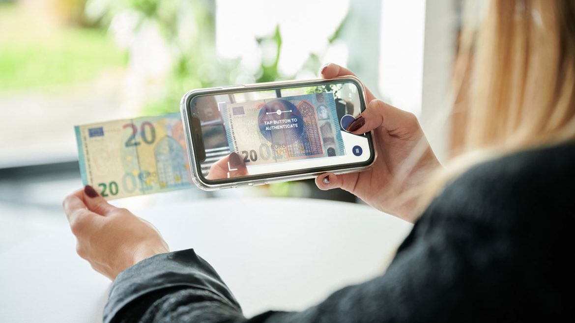 smartphone banconote false